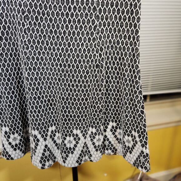 LOFT $70 Size 6 Sleeveless Black White Honey Comb Rayon Blend Sweater Dress - Picture 3 of 11